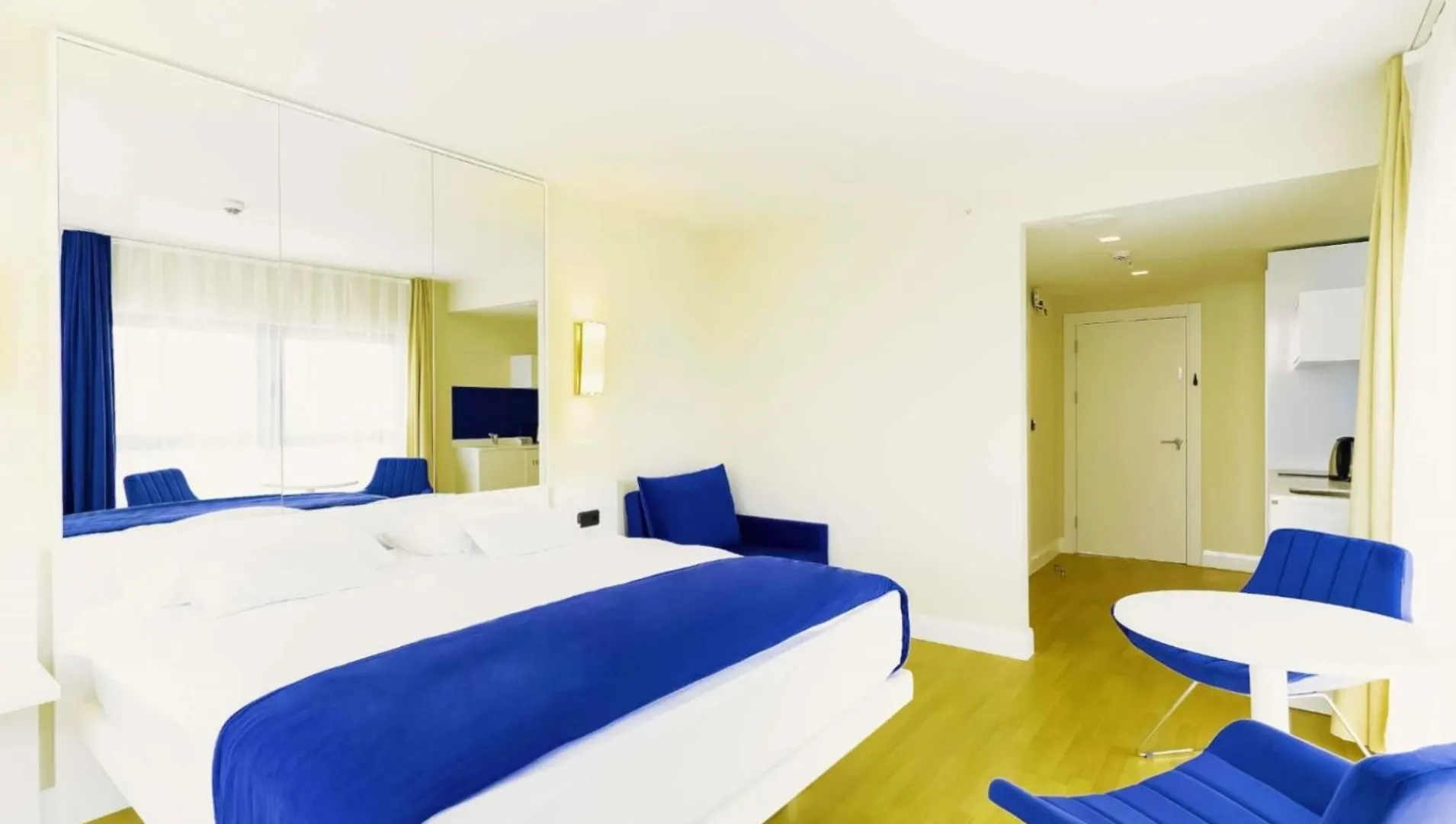 Sunny Sea View Aparthotel In Orbi City Batumi
